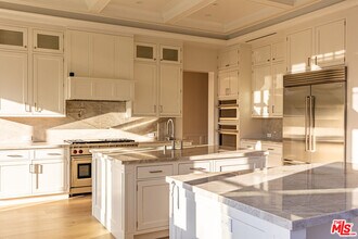 9929 Anthony Pl in Beverly Hills, CA - Building Photo - Building Photo