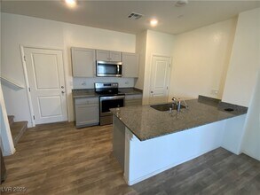 4114 Lunar Cyn Ave in North Las Vegas, NV - Building Photo - Building Photo