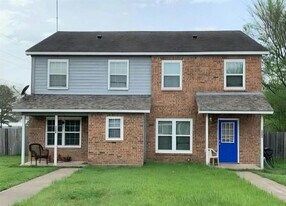 306 Anderson St in Smithville, TX - Building Photo
