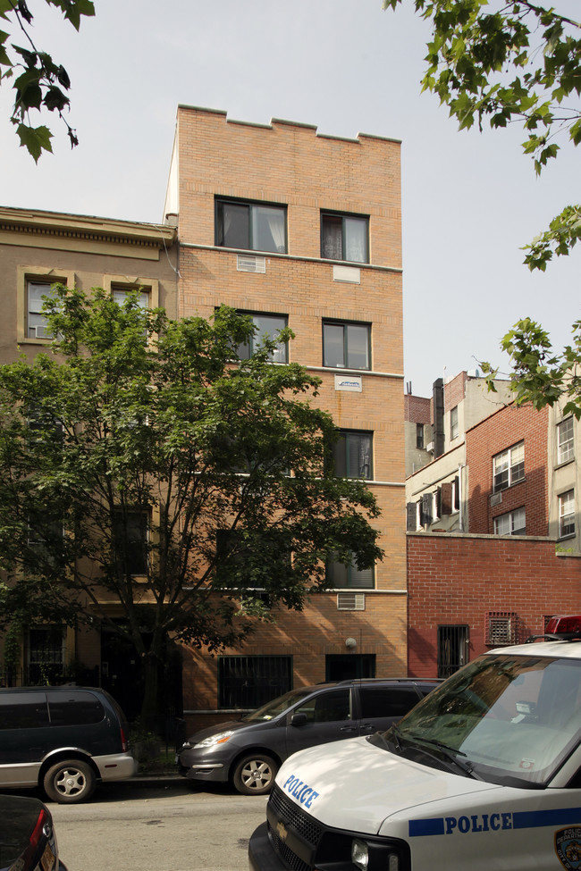 354 E 8th St in New York, NY - Building Photo - Building Photo