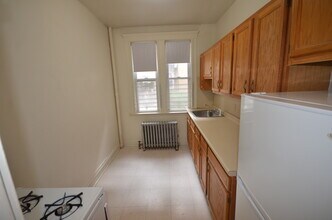 1564 Commonwealth Ave, Unit 1 in Boston, MA - Building Photo - Building Photo