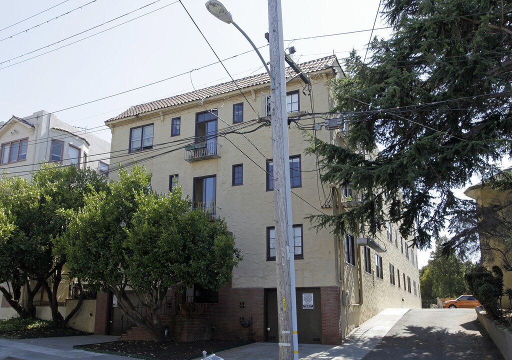 3750 Park Blvd in Oakland, CA - Building Photo