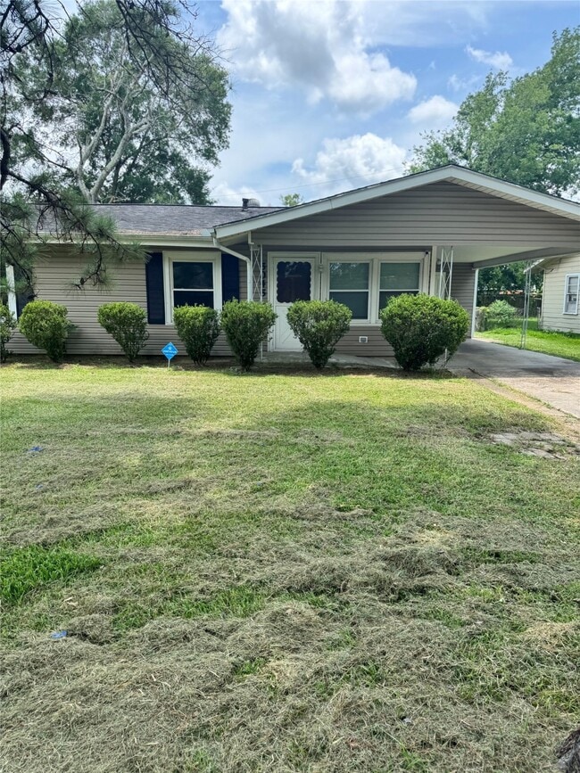 5045 Raleigh Dr in Beaumont, TX - Building Photo - Building Photo