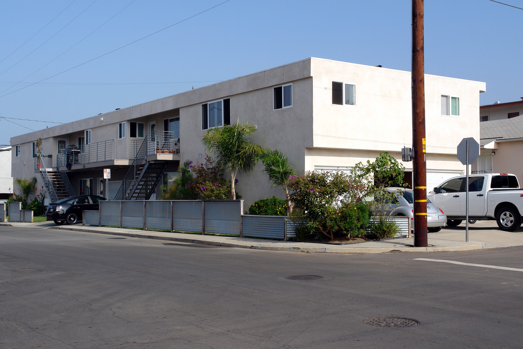 525 E Franklin Ave in El Segundo, CA - Building Photo