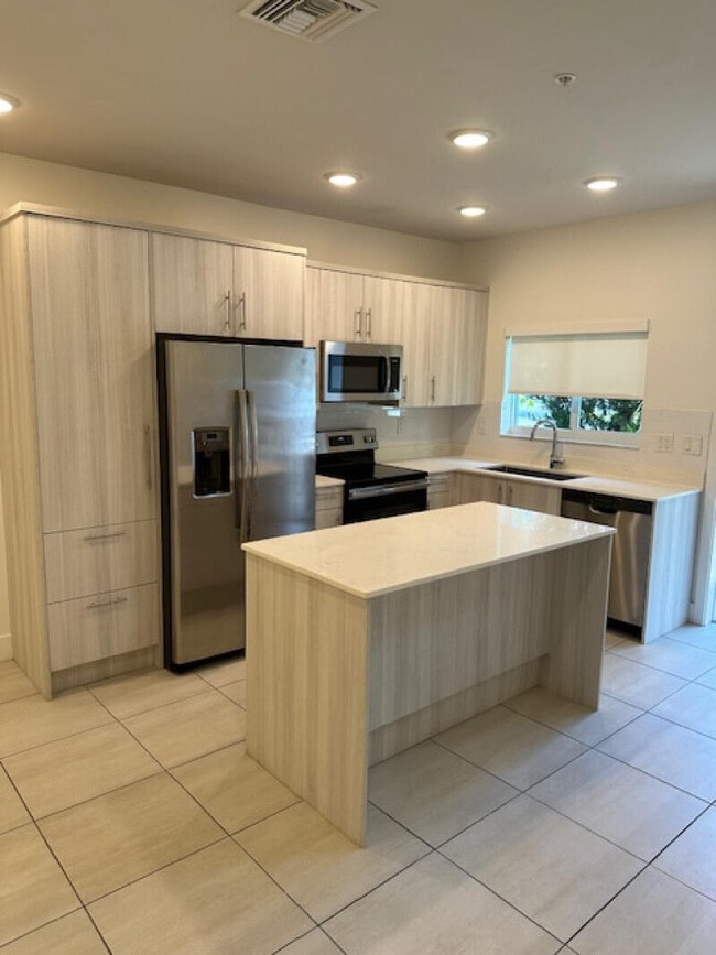 3902 Melaleuca Ln in Lake Worth Beach, FL - Building Photo - Building Photo
