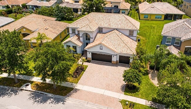 3747 Eagle Isle Cir in Kissimmee, FL - Building Photo - Building Photo