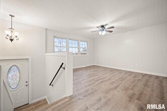 6822 N Kimberly Dr in Peoria, IL - Building Photo - Building Photo