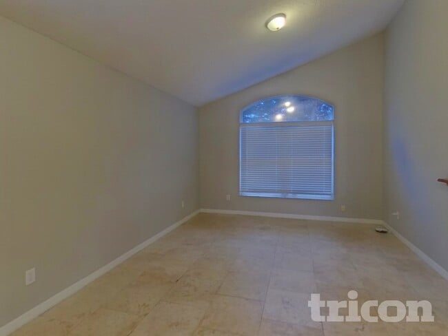 528 Nevada Loop Rd in Davenport, FL - Foto de edificio - Building Photo