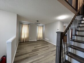 2356 Newcastle Crescent in Oakville, ON - Building Photo - Building Photo