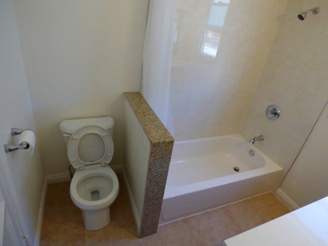 636 N Heliotrope Dr in Los Angeles, CA - Building Photo - Building Photo