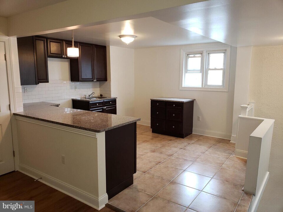 14 Gay St, Unit Residential in Phoenixville, PA - Foto de edificio