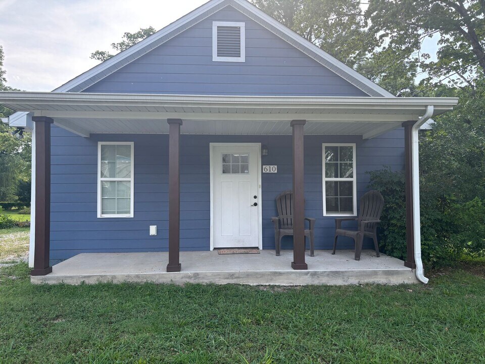 610 S Jefferson St in Winchester, TN - Building Photo