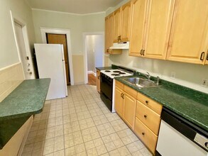 17 Warwick Rd, Unit 5 in Brookline, MA - Building Photo - Building Photo