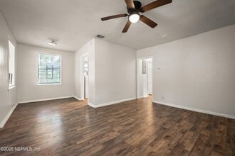 1066 W 13th St in Jacksonville, FL - Building Photo - Building Photo