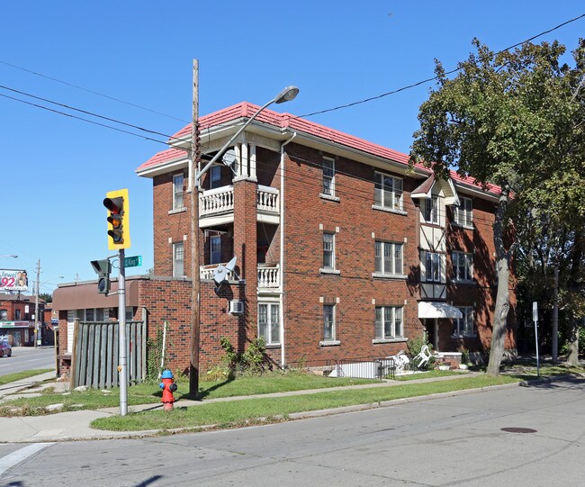 188 Graham Ave S