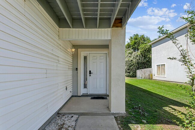 6918 Sea Turtle Cir in Navarre, FL - Foto de edificio - Building Photo