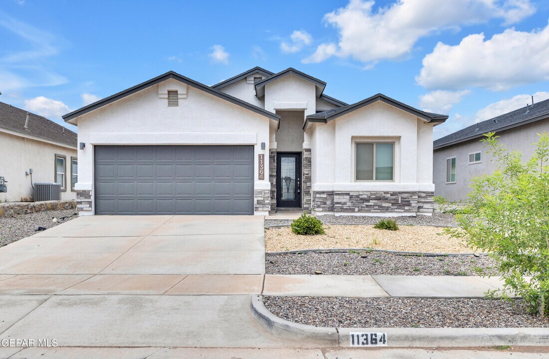 11364 Santa Barbara in Socorro, TX - Building Photo