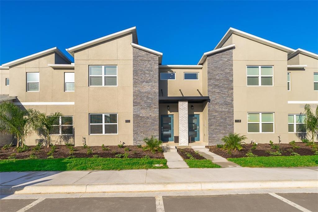 1110 Kingsbarn St in Davenport, FL - Building Photo