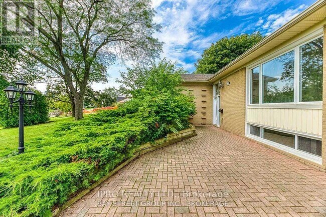 1333 Sheldon Ave in Oakville, ON - Building Photo - Building Photo