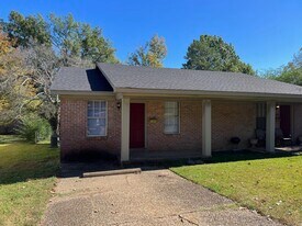 213 Oak Ln in Little Rock, AR - Building Photo