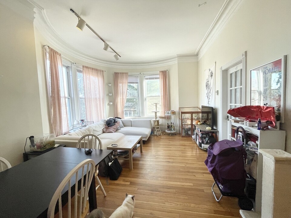 775 Parker St, Unit 1 in Boston, MA - Building Photo