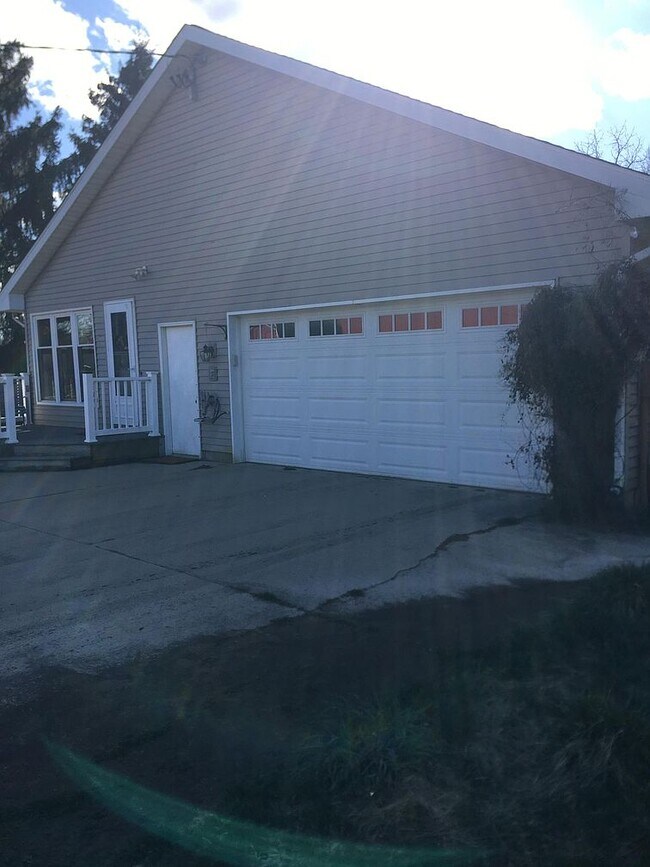 1975 Jolly Rd Rentals in Okemos, MI