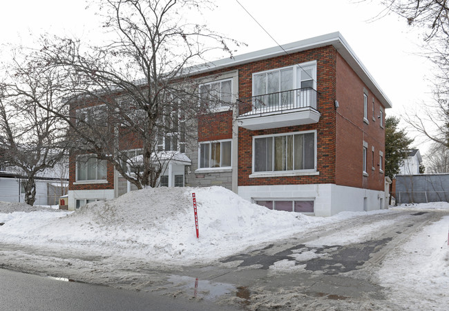 86 King Edward in Longueuil, QC - Building Photo - Primary Photo