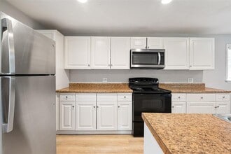 143 Old Piney Trail in Paige, TX - Building Photo - Building Photo