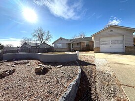 9271 Hoffman Way in Thornton, CO - Building Photo