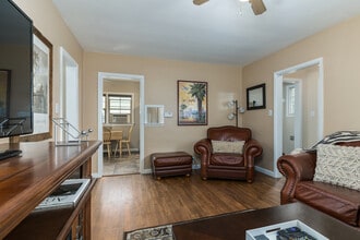 219 S 10th Ave in Pocatello, ID - Foto de edificio - Building Photo
