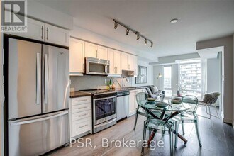 525 Adelaide St W in Toronto, ON - Building Photo - Building Photo