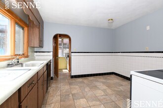 88 Ten Hills Rd, Unit 1 in Somerville, MA - Building Photo - Building Photo