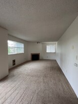 10522 Lake City Way NE in Seattle, WA - Building Photo