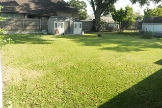 8445 Jefferson Hwy in Harahan, LA - Building Photo - Building Photo