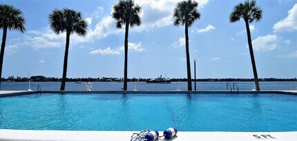 2600 N Flagler Dr in West Palm Beach, FL - Foto de edificio - Building Photo