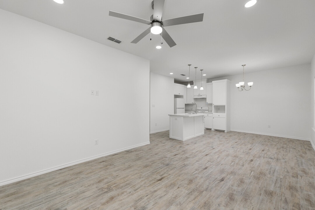 2325 N Valley Cir in La Feria, TX - Building Photo