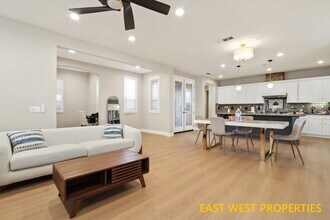 27 Hathaway in Irvine, CA - Building Photo - Building Photo