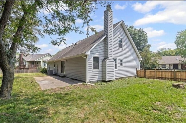 602 SE Brentwood Dr in Lee's Summit, MO - Building Photo - Building Photo