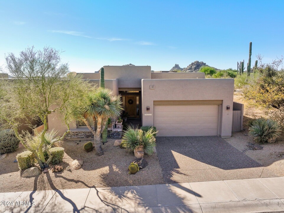 28504 E Whitefeather Ln in Scottsdale, AZ - Foto de edificio