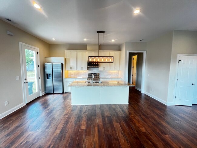 2101 Grantland Ave