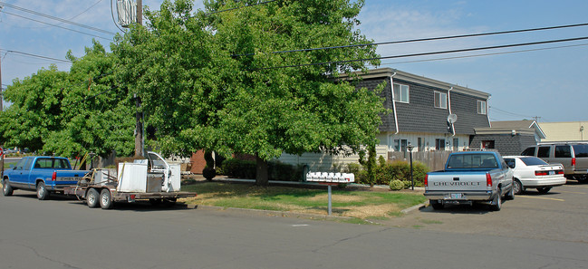 4001-4011 Glendale Ave NE in Salem, OR - Foto de edificio - Building Photo