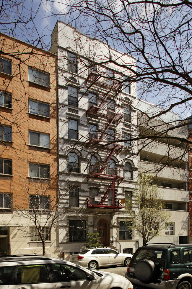 323 E Eighth St in New York, NY - Building Photo - Building Photo