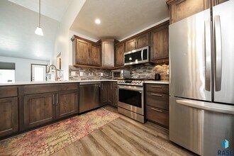 2714 E Sunburst Dr in Brandon, SD - Building Photo - Building Photo