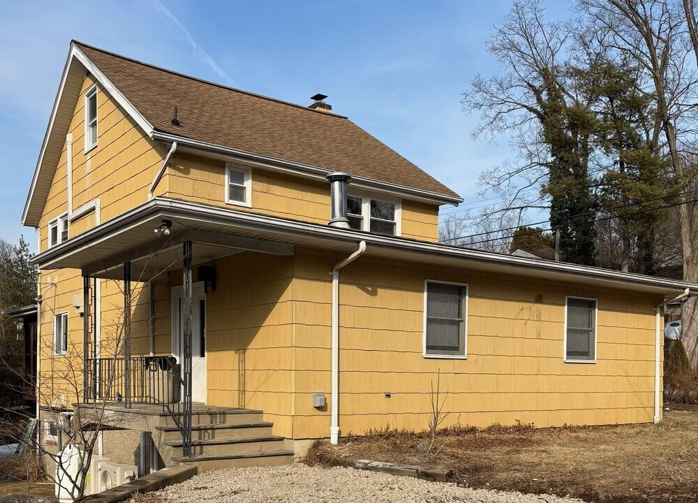 2 Crugers Ave-Unit -1 in Croton-on-Hudson, NY - Building Photo