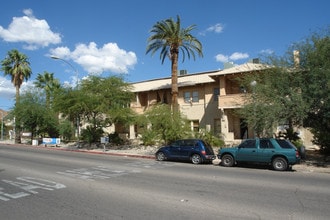 Rincon Apartments in Tucson, AZ - Building Photo - Building Photo