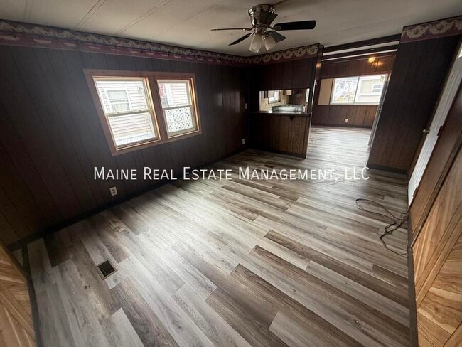 681 Main Rd N in Hampden, ME - Building Photo - Building Photo