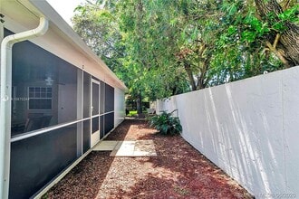 38 Gables Blvd in Weston, FL - Building Photo - Building Photo