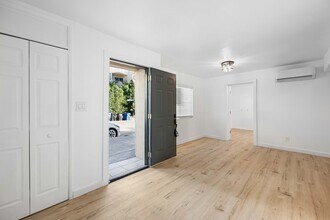 1303 N Beverly Glen Blvd, Unit 1303 in Los Angeles, CA - Building Photo - Building Photo