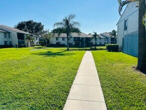 1115 Green Pine Blvd in West Palm Beach, FL - Building Photo - Building Photo