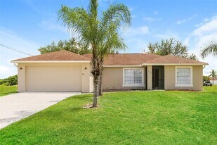 5125 Beecher St in Lehigh Acres, FL - Building Photo